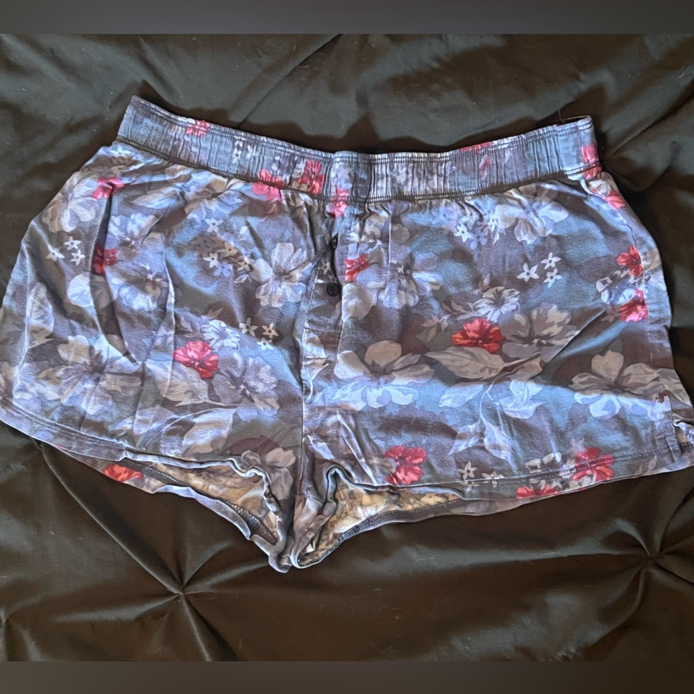 Victoria’s Secret PINK - Floral shorts